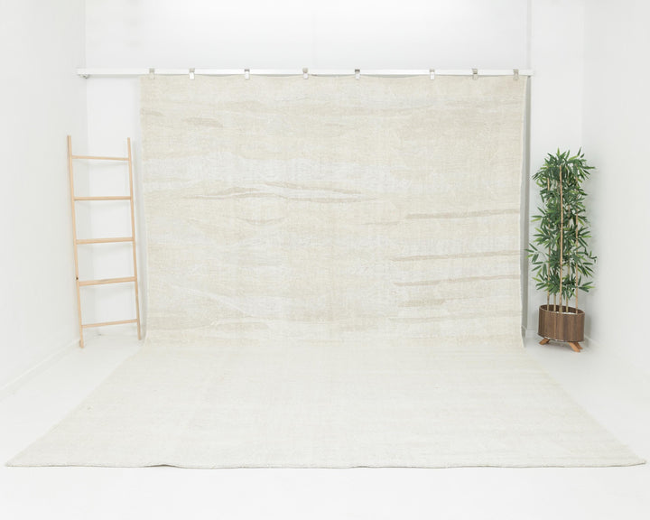 White Kilim Rug 9' 6" x 12' 4" | No. VR63154