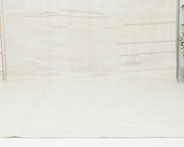 White Kilim Rug 9' 6" x 12' 4" | No. VR36792