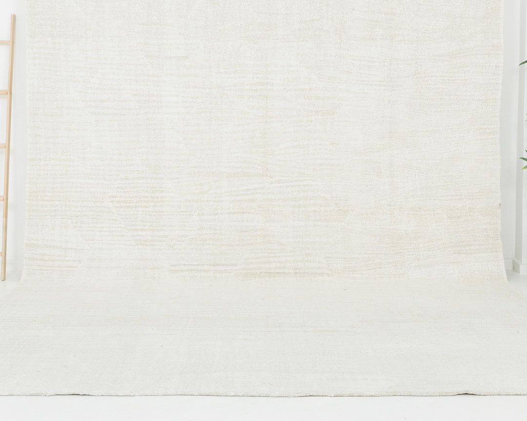 White Kilim Rug 9' 1" x 11' 7" | No. VR83571