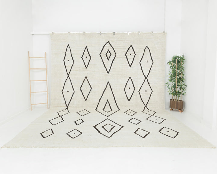 Black Kilim Rug 9' 10" x 13' 10" | No. VR49904