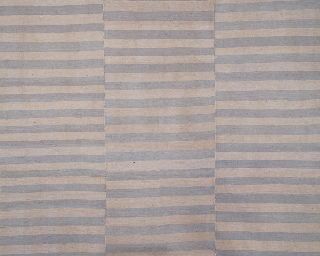 Kilim Rug 5' 4" x 9' 5" | No. VR42805