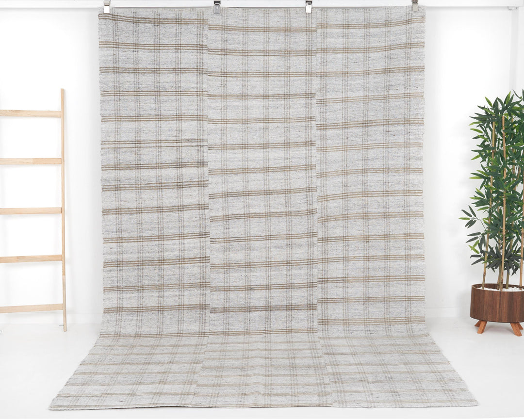 Gray Kilim Rug 6' 4" x 9' 10" | No. VR18451