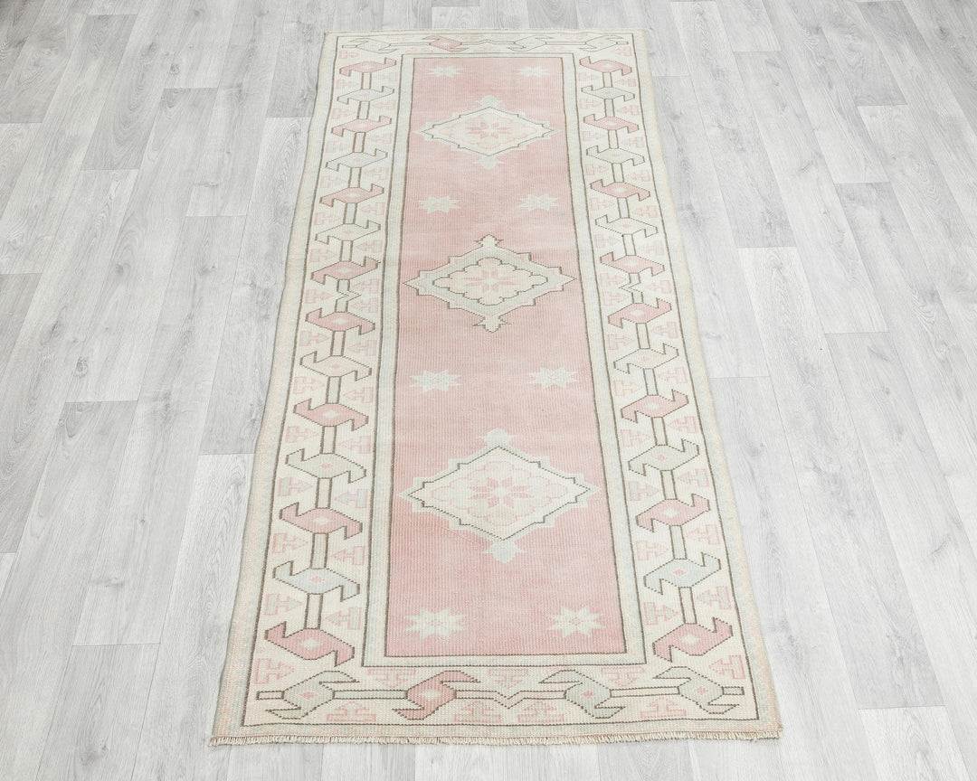 Beige Oushak Rug 2' 7" x 6' 2" | No. VR24132
