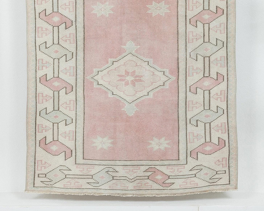 Beige Oushak Rug 2' 7" x 6' 2" | No. VR24132