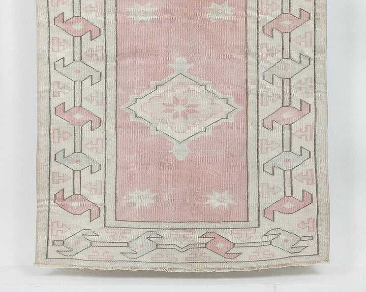 Beige Oushak Rug 2' 7" x 6' 2" | No. VR24132