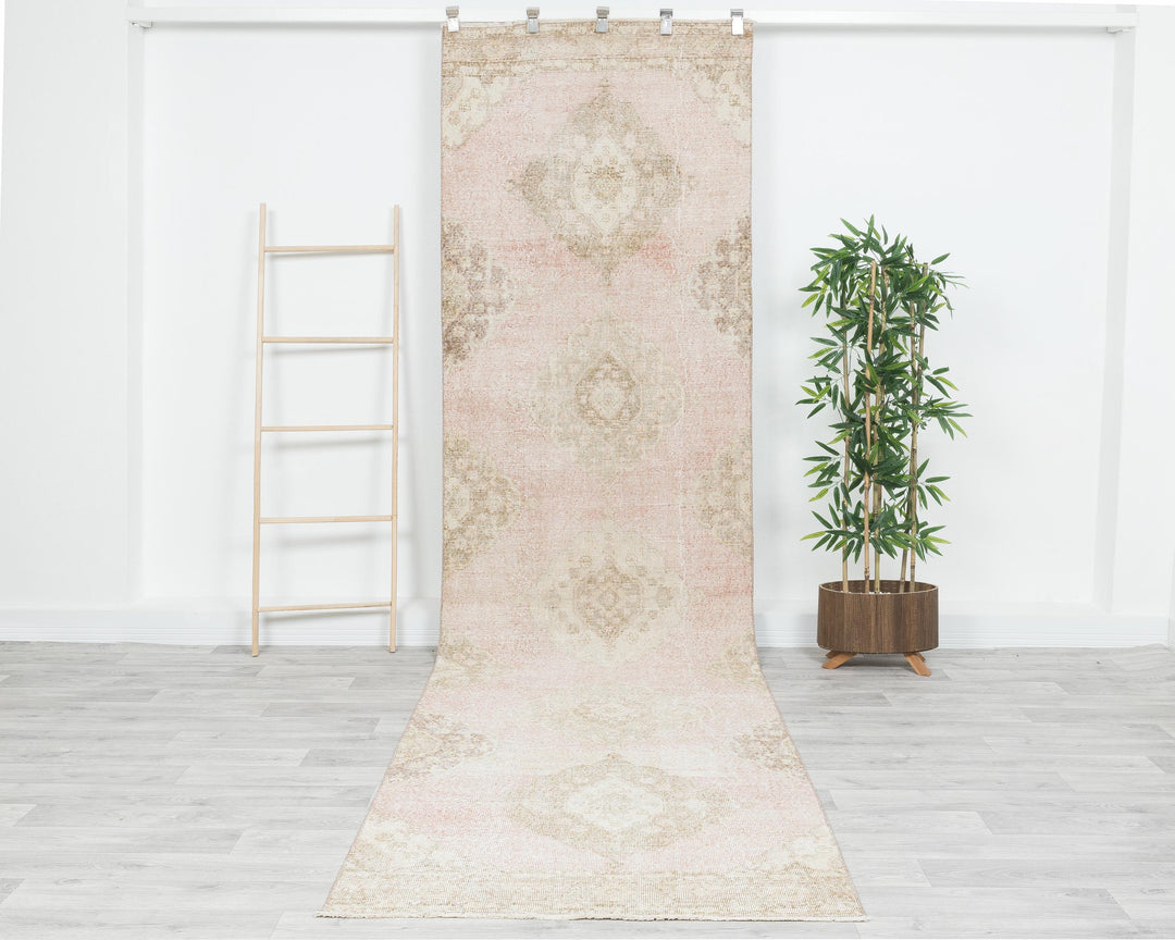 Neutral Runner Rug 3' 1" x 12' 5" | No. VR60310
