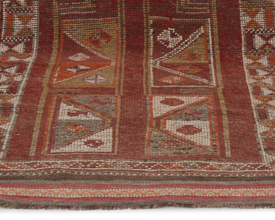 Red Runner Rug 3' 4" x 10' | No. VR54367