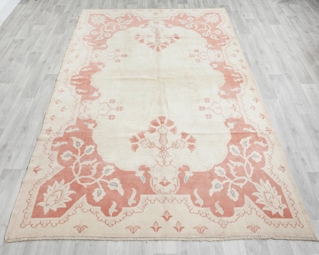 Beige Oushak Rug 8' 8" x 5' 5" | No. VR14038
