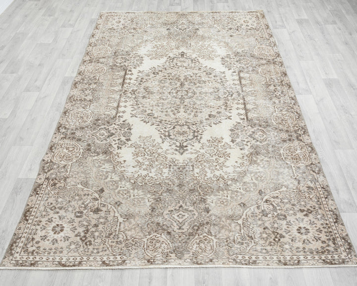 Neutral Oushak Rug 8' 9" x 5' 5" | No. VR72347