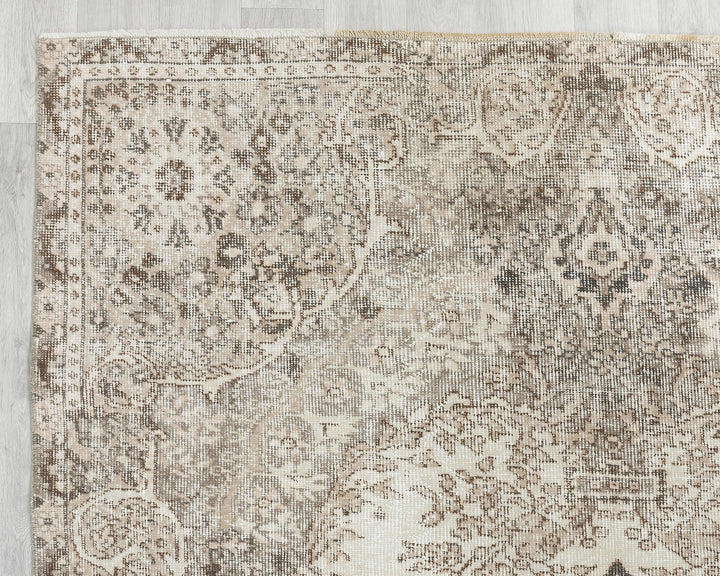 Neutral Oushak Rug 8' 9" x 5' 5" | No. VR72347