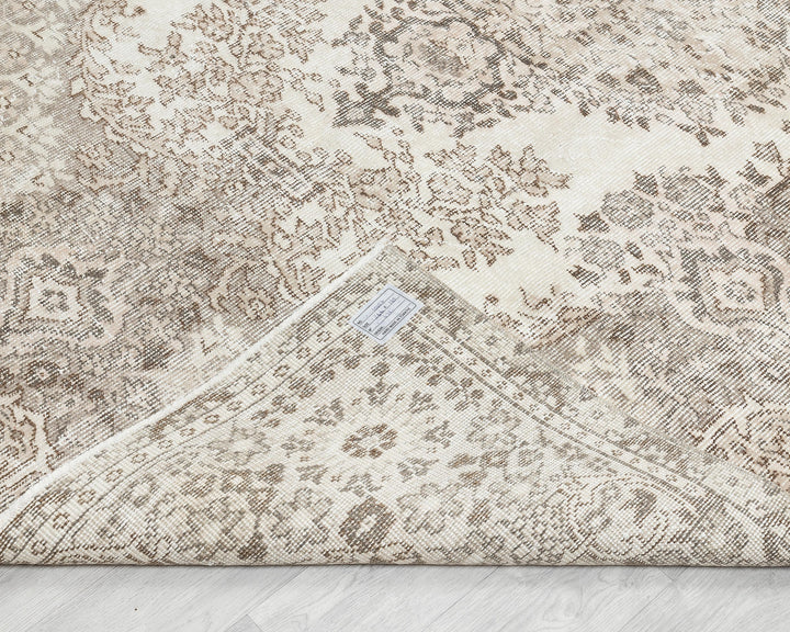Neutral Oushak Rug 8' 9" x 5' 5" | No. VR72347