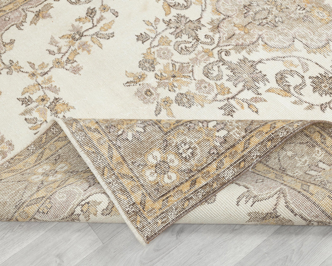Beige Oushak Rug 9' 2" x 6' 1" | No. VR11106