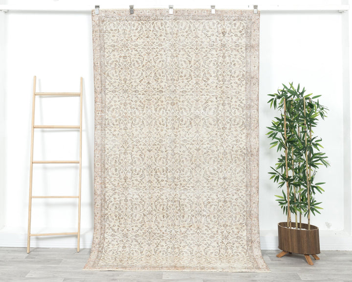 Neutral Oushak Rug 4' 9" x 8' | No. VR16136