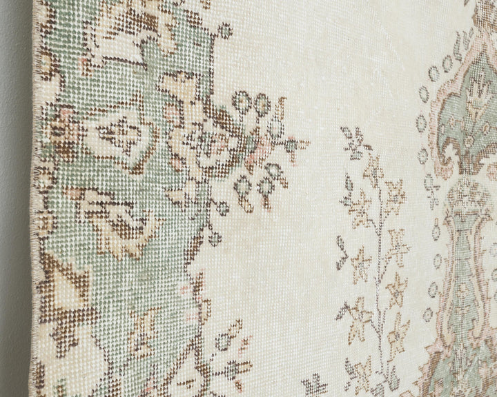 Beige Oushak Rug 9' 6" x 5' 9" | No. VR62682