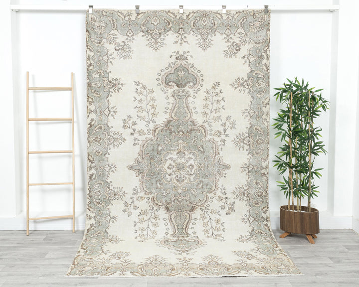 Beige Oushak Rug 9' 6" x 5' 9" | No. VR62682