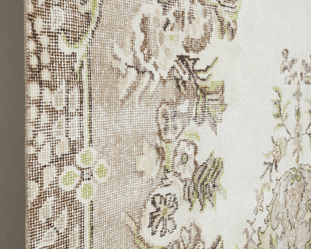 Neutral Oushak Rug 9' 1" x 5' 10" | No. VR96448
