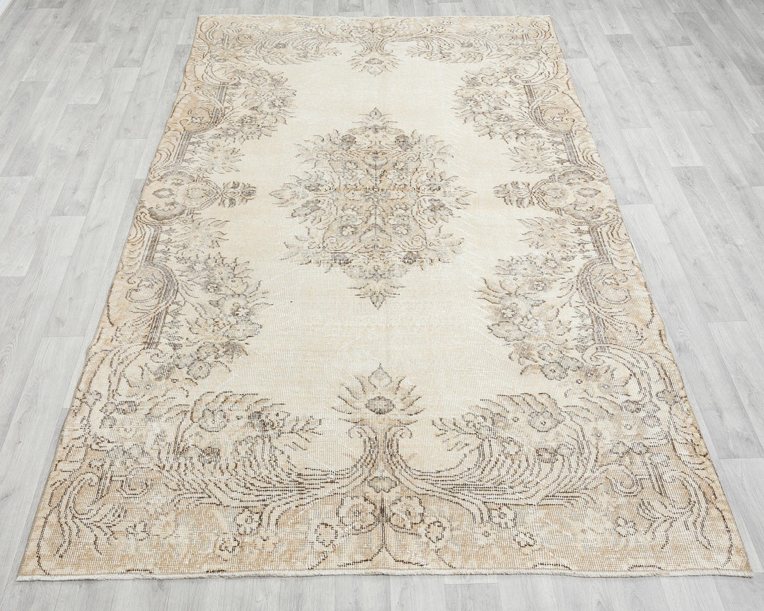 Beige Oushak Rug 5' 7" x 8' 11" | No. VR59392
