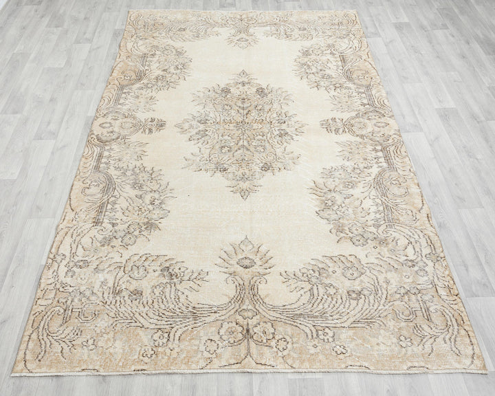 Beige Oushak Rug 5' 7" x 8' 11" | No. VR59392