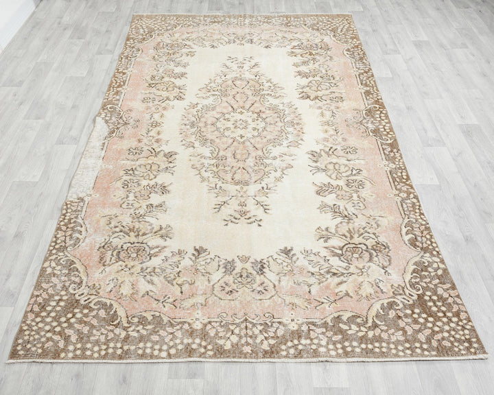 Beige Oushak Rug 5' 7" x 9' 4" | No. VR39655
