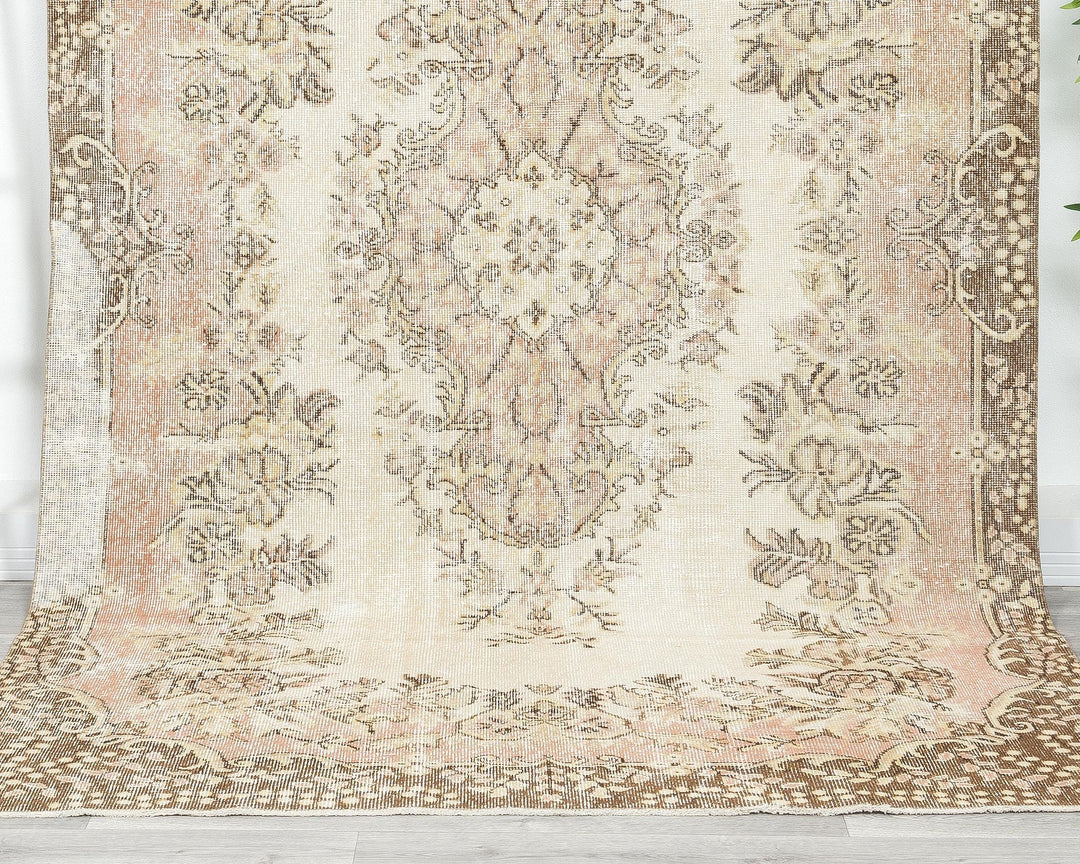 Beige Oushak Rug 5' 7" x 9' 4" | No. VR39655