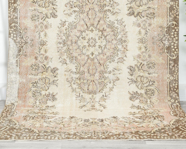 Beige Oushak Rug 5' 7" x 9' 4" | No. VR39655