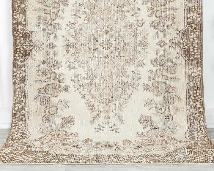 Oushak Rug 5' 5" x 8' 10" | No. VR88154