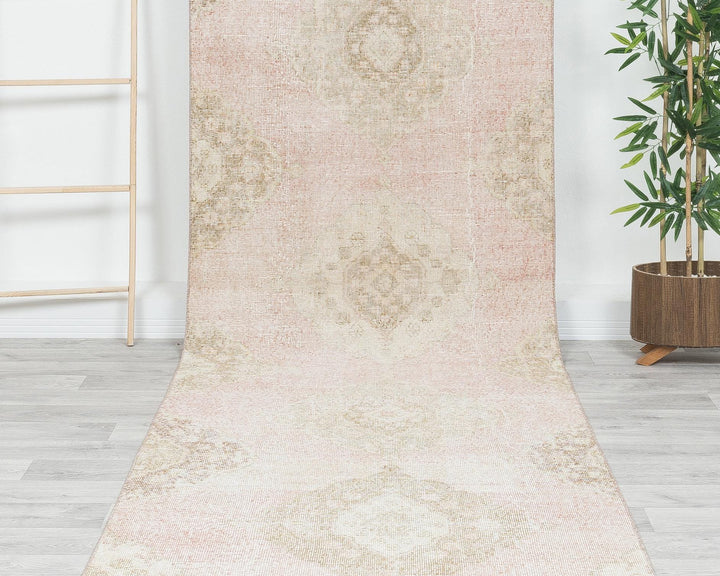 Neutral Runner Rug 3' 1" x 12' 5" | No. VR60310