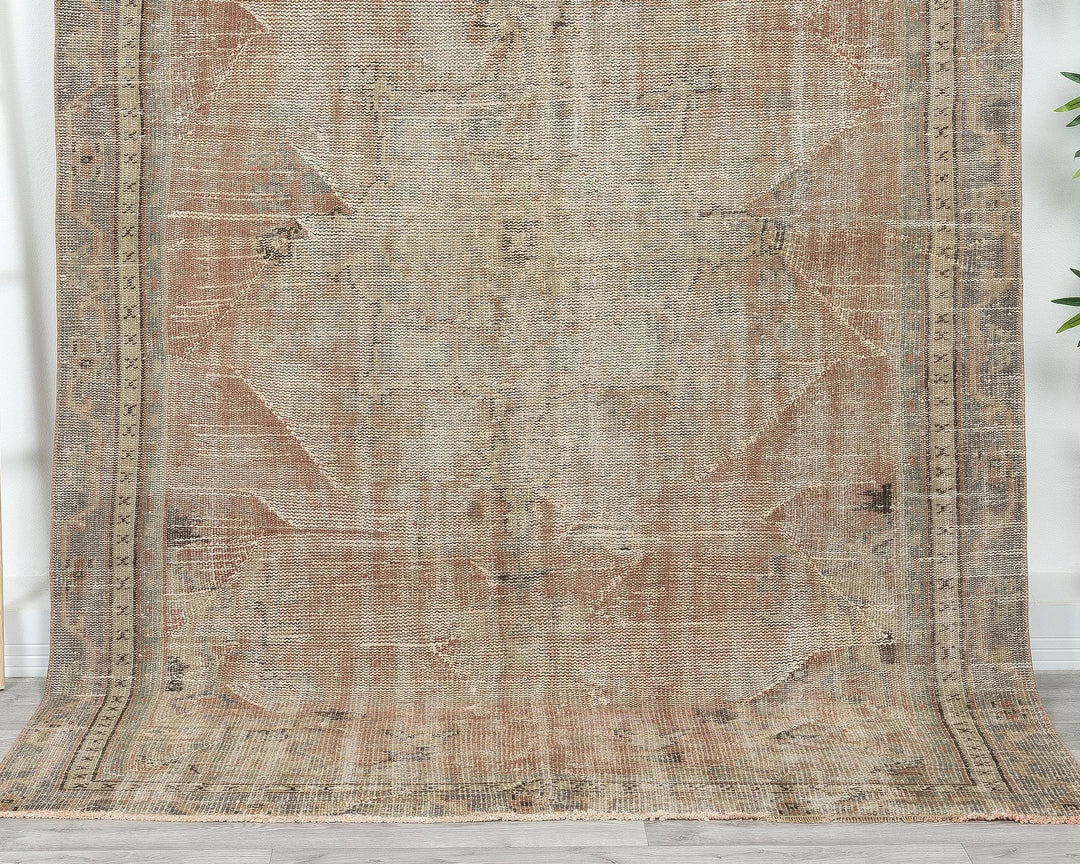 Neutral Oushak Rug 5' 7" x 8' 6" | No. VR94684
