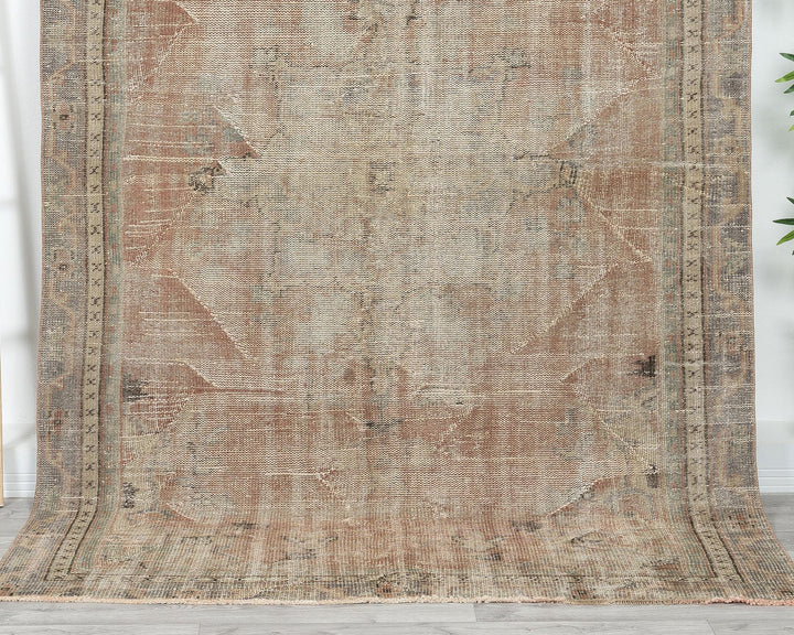 Neutral Oushak Rug 5' 7" x 8' 6" | No. VR94684