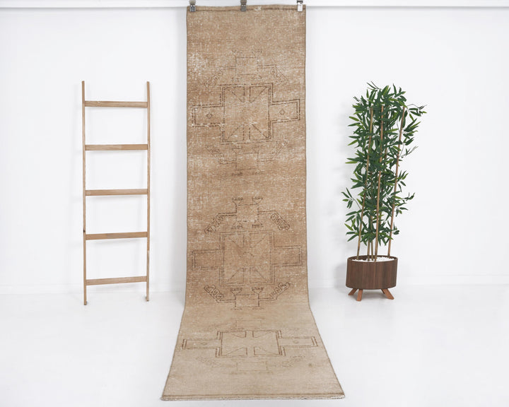 Runner Rug 2' 7" x 11' | No. VR60023