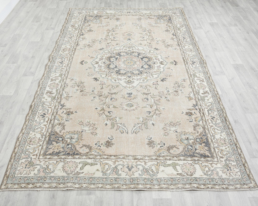 Beige Oushak Rug 5' 8" x 9' 7" | No. VR42732