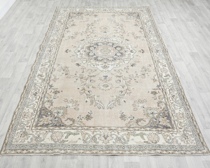 Beige Oushak Rug 5' 8" x 9' 7" | No. VR42732