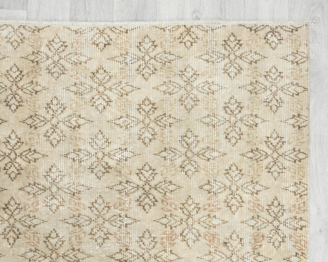 Neutral Oushak Rug 5' 2" x 8' 5" | No. VR49555