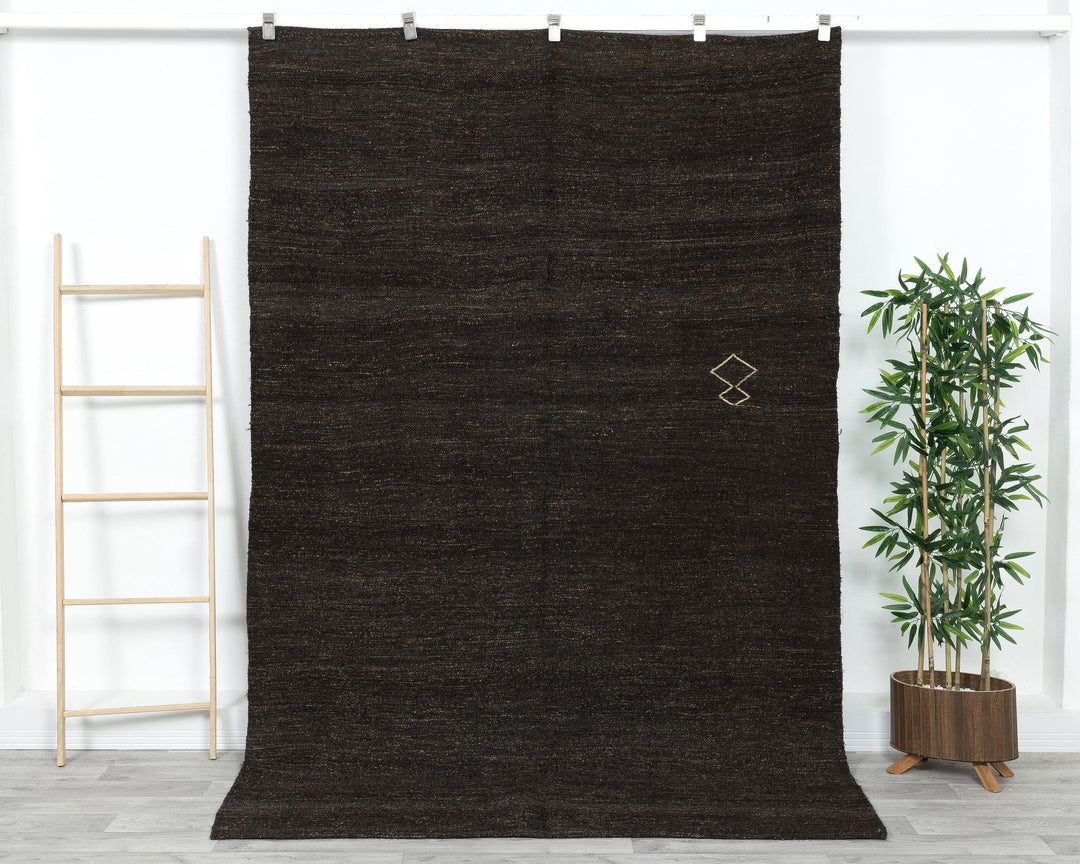 Brown Kilim Rug 5' 7" x 8' 5" | No. VR51720