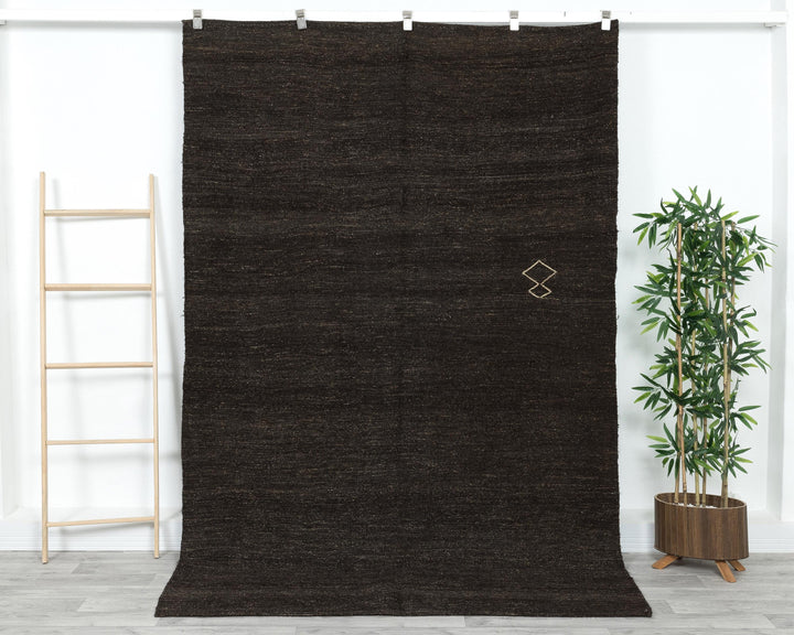 Brown Kilim Rug 5' 7" x 8' 5" | No. VR51720