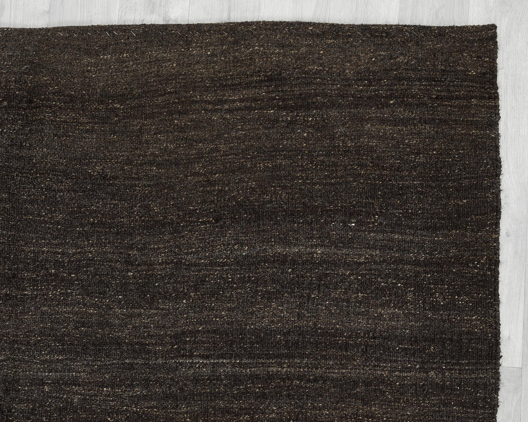 Brown Kilim Rug 5' 7" x 8' 5" | No. VR51720