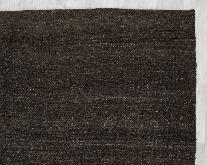Brown Kilim Rug 5' 7" x 8' 5" | No. VR51720