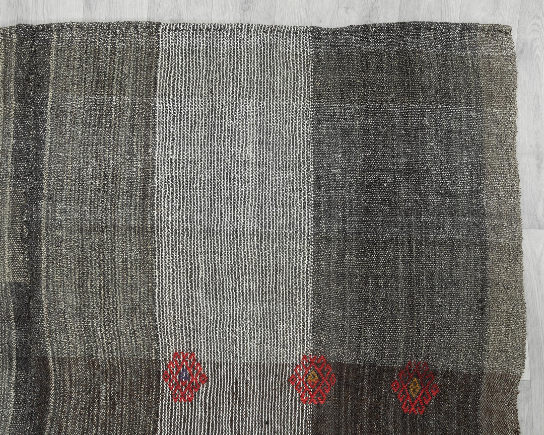 Kilim Rug 6' 5" x 7' 8" | No. VR64691