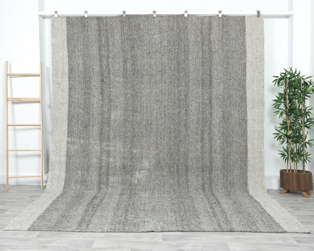 Gray Kilim Rug 8' 6" x 10' 6" | No. VR23080