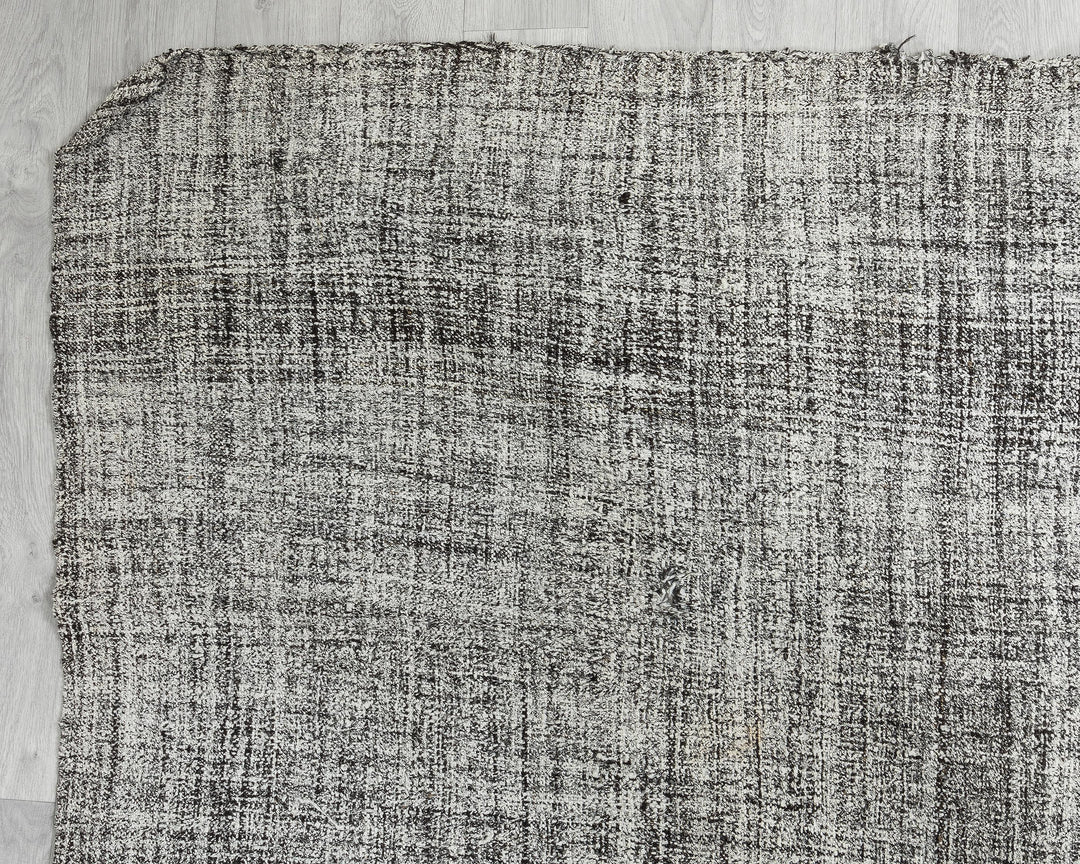 Gray Kilim Rug 6' 8" x 8' 8" | No. VR10615