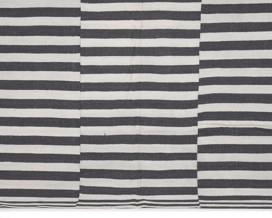 Black Kilim Rug 5' 11" x 7' 1" | No. VR18790