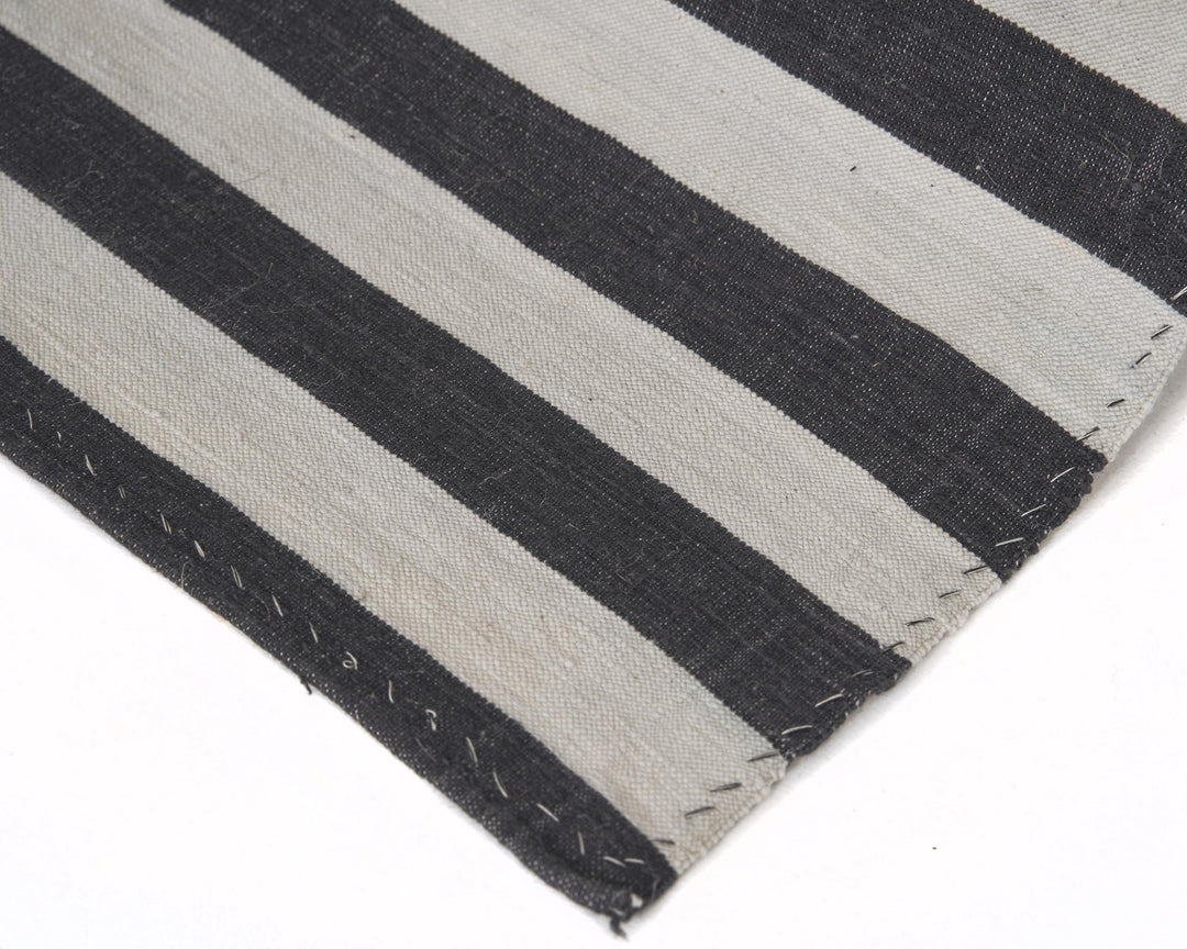 Black Kilim Rug 5' 11" x 7' 1" | No. VR18790
