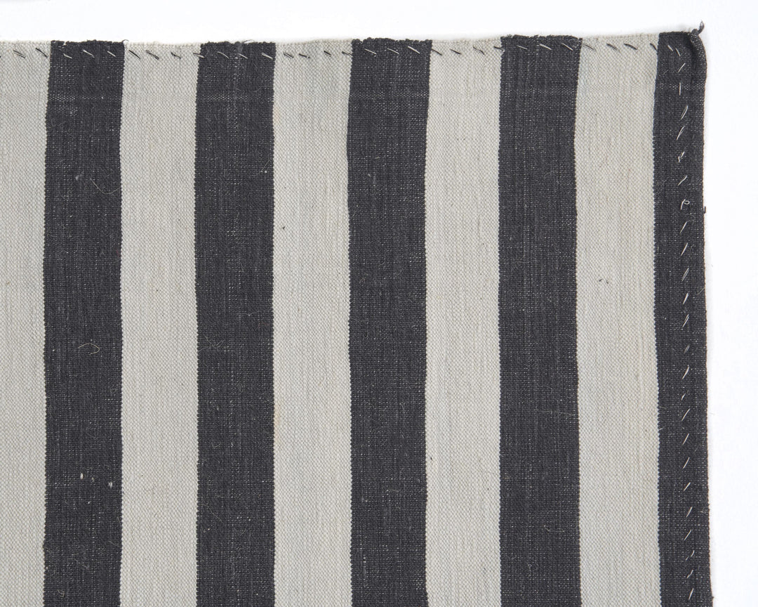 Black Kilim Rug 5' 11" x 7' 1" | No. VR18790