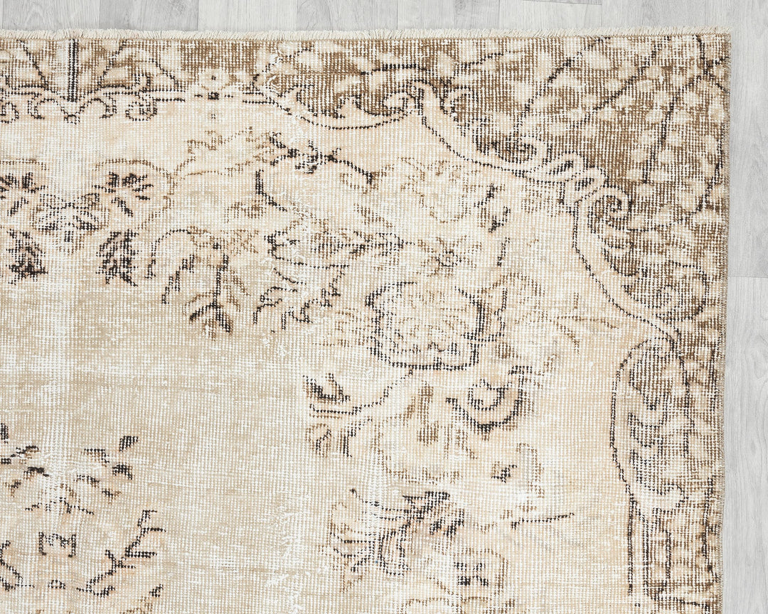 Beige Oushak Rug 5' 2" x 9' 1" | No. VR97323