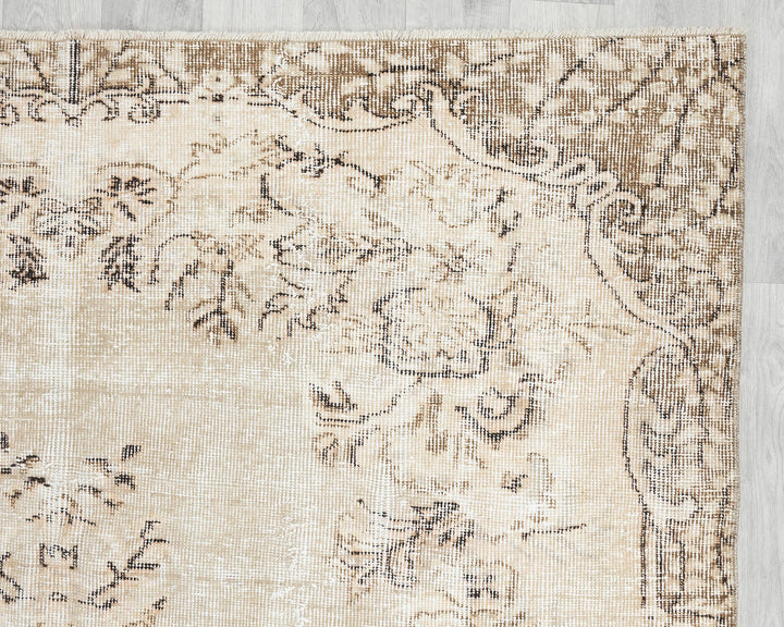 Beige Oushak Rug 5' 2" x 9' 1" | No. VR97323