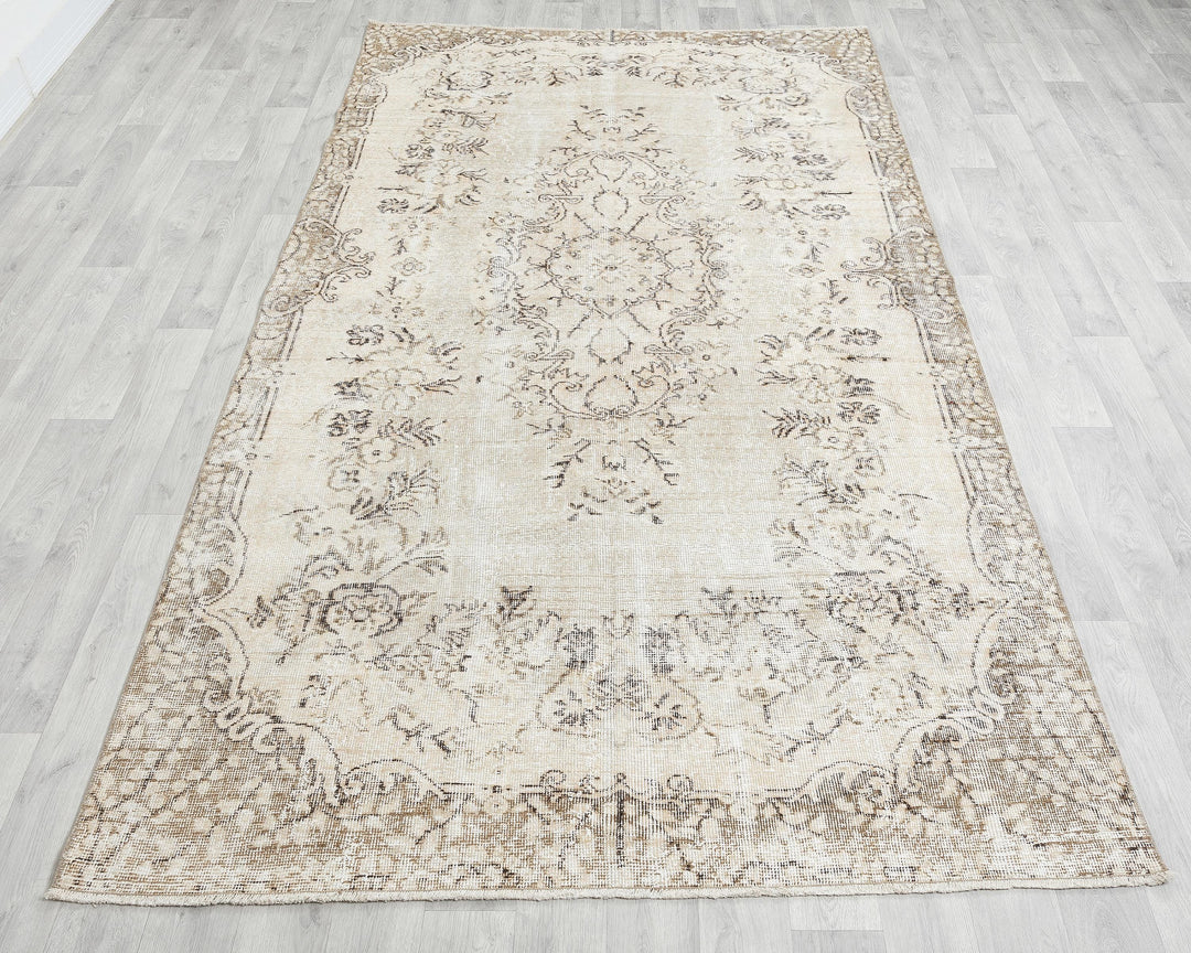 Beige Oushak Rug 5' 2" x 9' 1" | No. VR97323