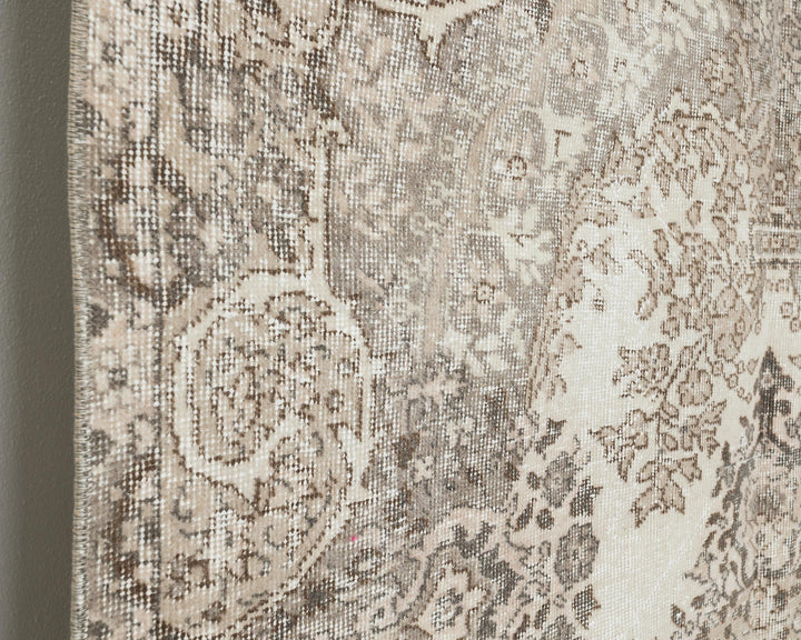 Neutral Oushak Rug 8' 9" x 5' 5" | No. VR72347