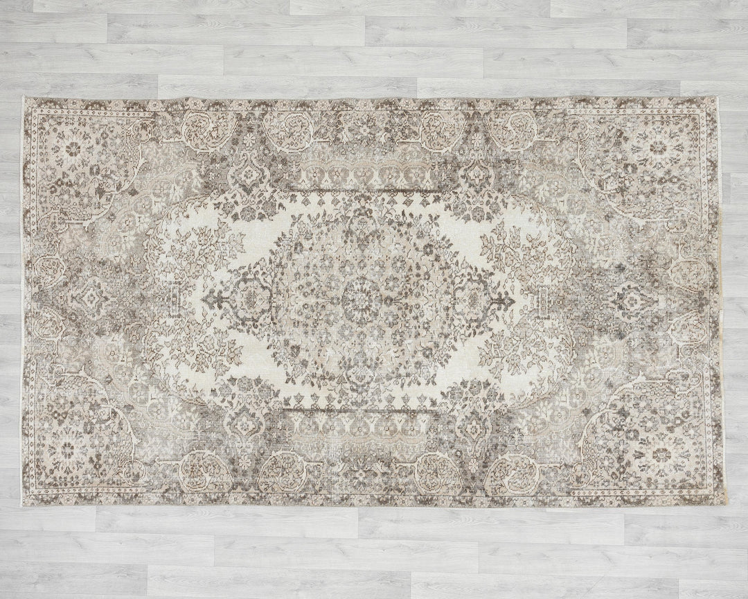 Neutral Oushak Rug 8' 9" x 5' 5" | No. VR72347