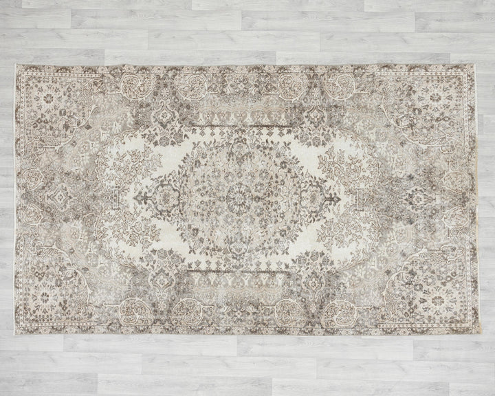 Neutral Oushak Rug 8' 9" x 5' 5" | No. VR72347