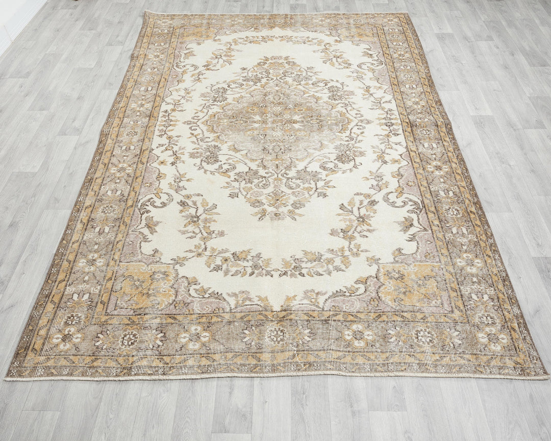 Beige Oushak Rug 9' 2" x 6' 1" | No. VR11106